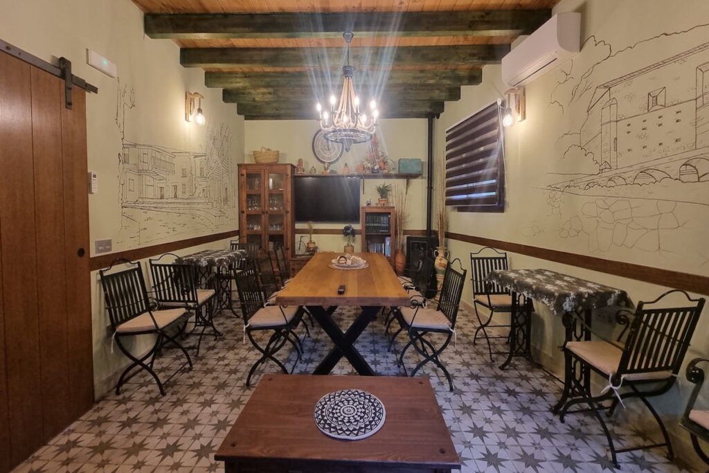 casa_rural_juan_austria_cuacos_yuste_salon_principal